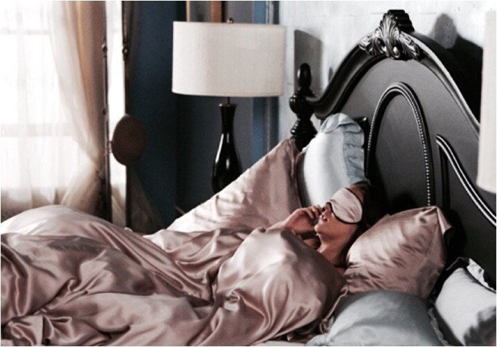 Blair Waldorf u svilenoj posteljini